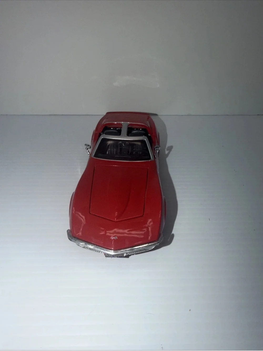 Maisto 1970 Chevrolet Corvette T Top Cherry Red 1:24 Die Cast Model Car